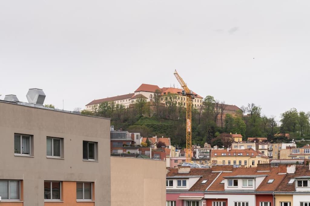 Stylovy S Cervenou Pohovkou Kousek Od Hlavniho Nadrazi Апартаменти