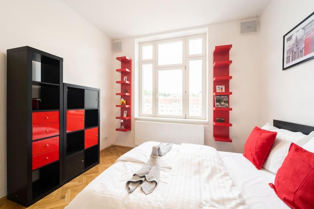 Stylovy S Cervenou Pohovkou Kousek Od Hlavniho Nadrazi Apartamento