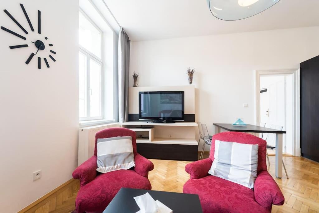 Stylovy S Cervenou Pohovkou Kousek Od Hlavniho Nadrazi Apartamento *