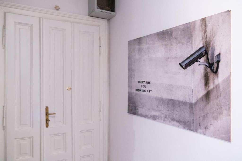 Stylovy S Cervenou Pohovkou Kousek Od Hlavniho Nadrazi Apartamento Brno