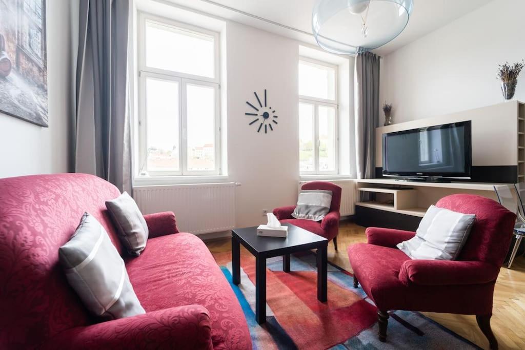 Stylovy S Cervenou Pohovkou Kousek Od Hlavniho Nadrazi Apartamento *